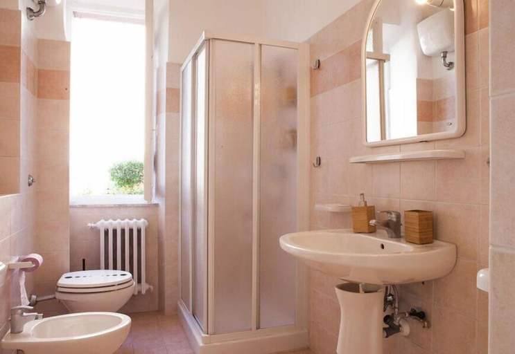 Bathroom, Cleo Giglio, Ancona