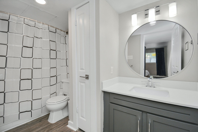 Bathroom 4, Tx Home Group - Uptown Galleria, Houston