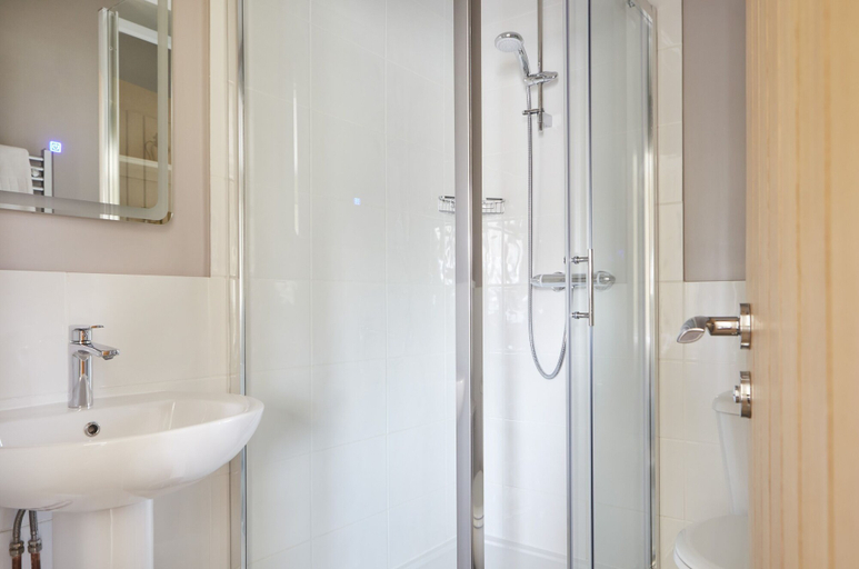 Bathroom 4, The Old New Inn, Gloucestershire