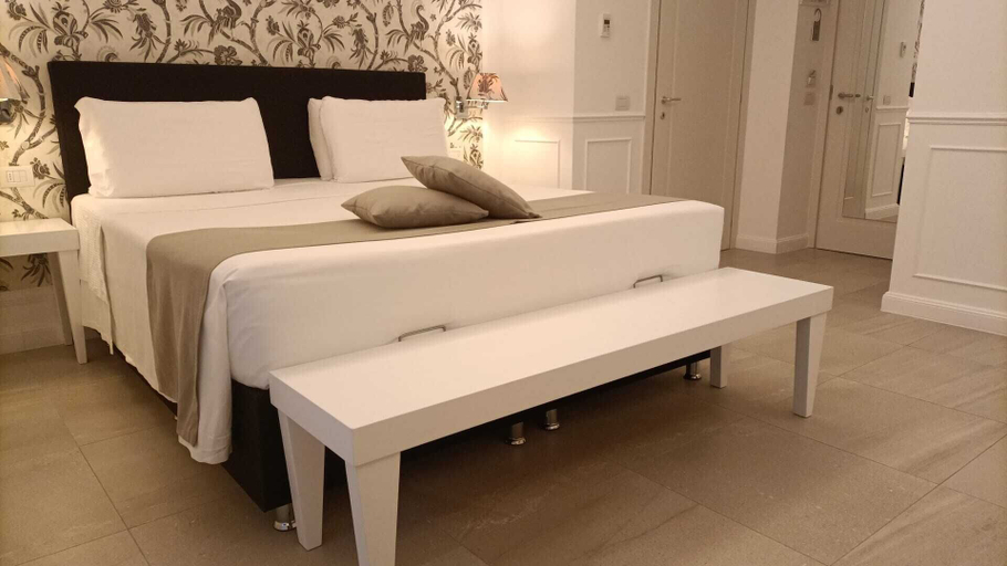 Bedroom 3, Bianco Riccio Suite Hotel, Brindisi
