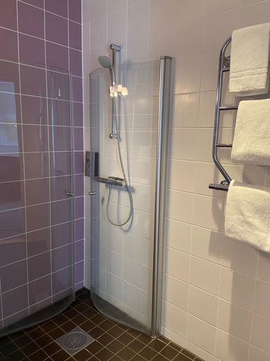 Bathroom 4, Finn Apartments, Lund