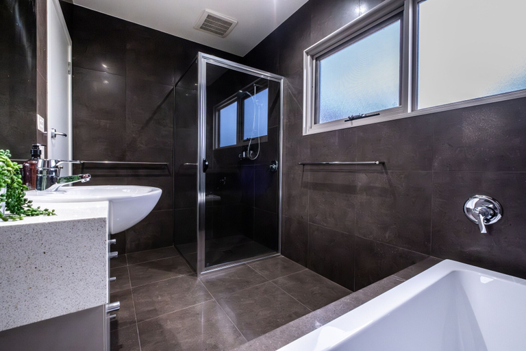 Bathroom 4, Oceaan 101 - Freycinet Holiday Houses, Glamorgan-Spring Bay