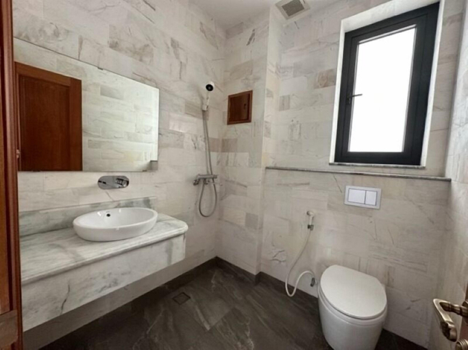 Bathroom 4, Rubie Hotel, District 7