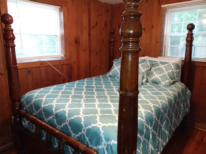 Cook Road Farmhouse, Wilkes