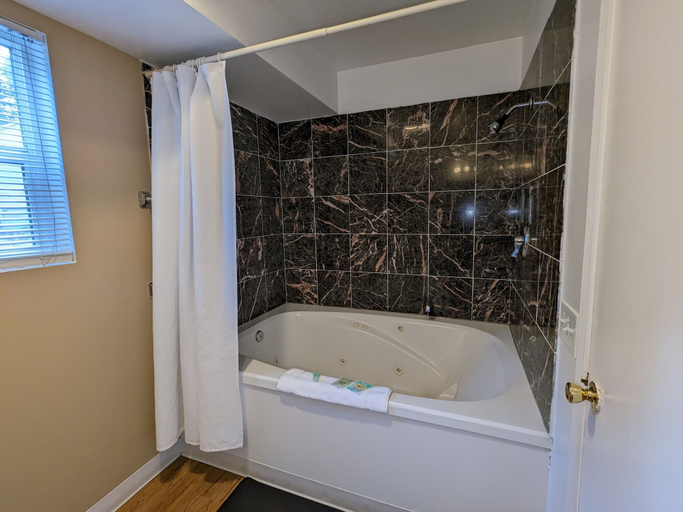 Bathroom 4, Bridge of The Gods, Hood River