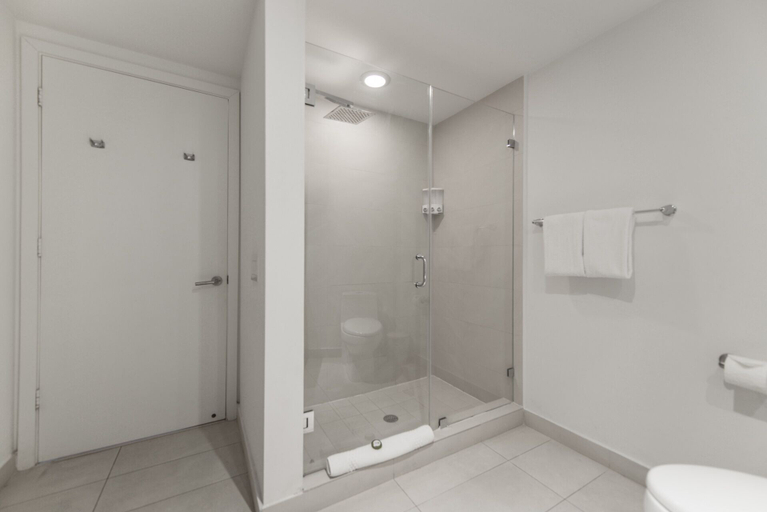 Bathroom 5, 4111s Hollywood - Steps to the Sand - We Host, Broward
