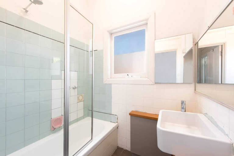 Bathroom, Private Unit in Heritage Building in Fitzroy North, Melbourne