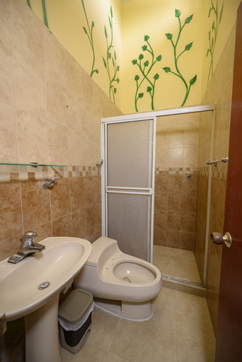 Bathroom 5, Macondo Hostel, Santa Marta (Dist. Esp.)