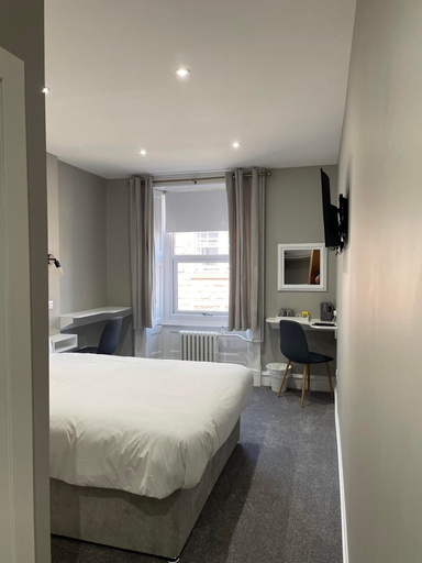 Bedroom 4, Airlie Arms Hotel, Angus