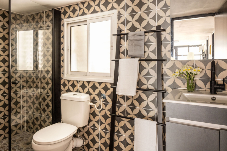 Bathroom, Artsy Nest in Haifa CTR by Sea N' Rent