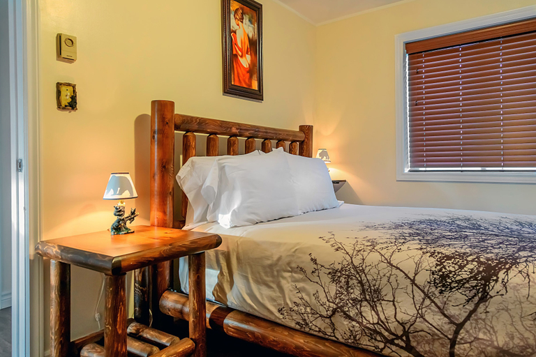 Bedroom 3, Black River Cottages, Prince Edward