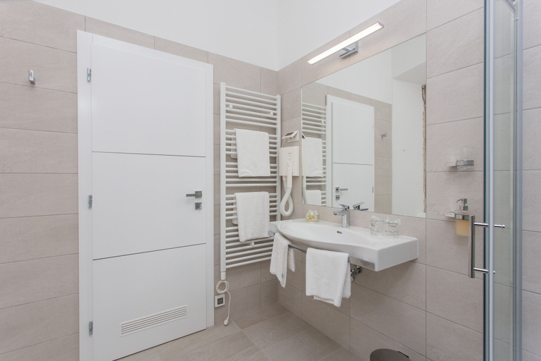 Bathroom 3, Klarisa Palace Rooms, Dubrovnik