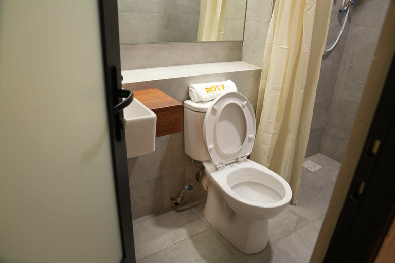 Bathroom 4, Roxy Hotel Aiman, Samarahan