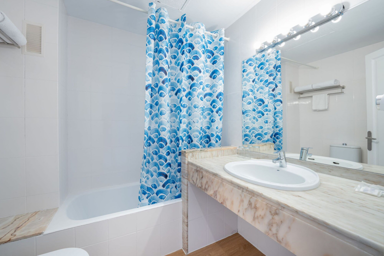 Bathroom 5, Globales Isabel, Baleares