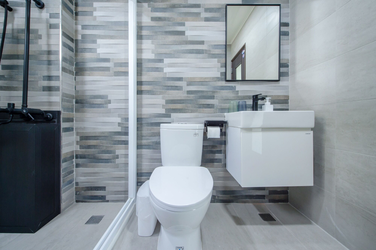 Bathroom 3, sunisland, Pingtung