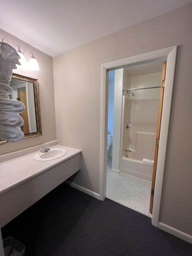 Bathroom 4, Edenbrook Motel, Hancock