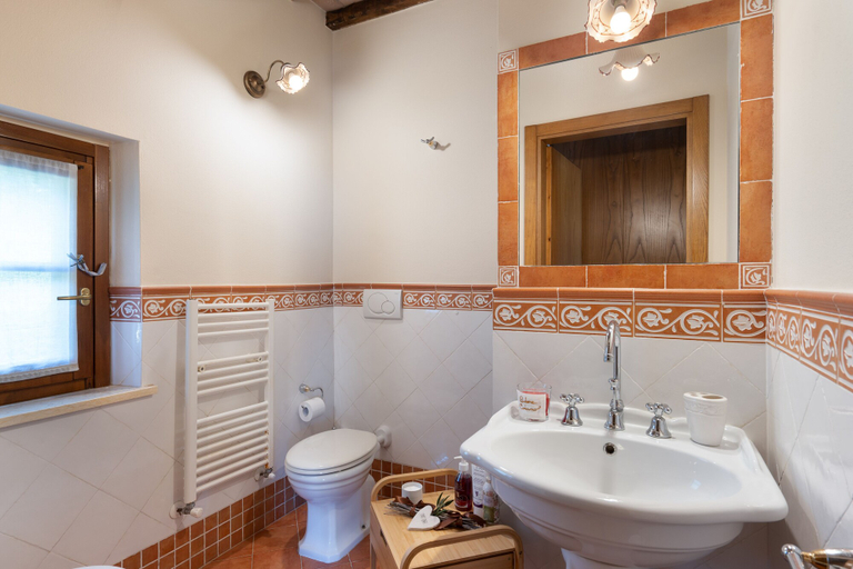 Bathroom 5, Podere Coiano, Pisa