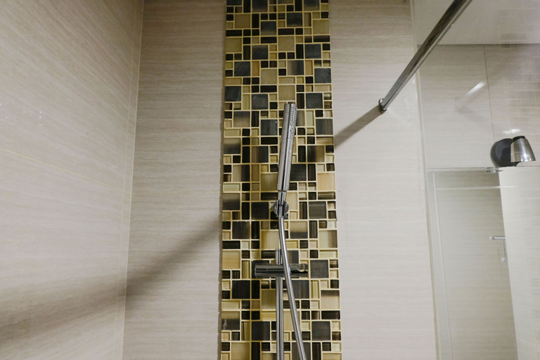 Bathroom 3, Good Deal Studio Apartment At Green Kosambi Bandung, Bandung