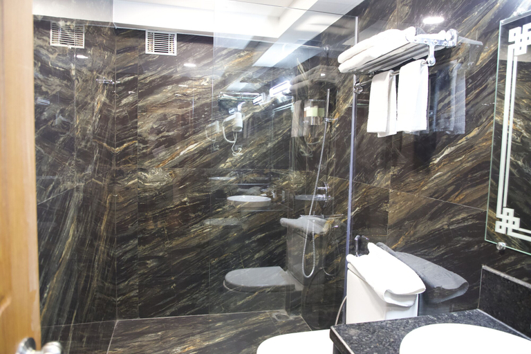 Bathroom 4, Hotel Taktsang, Chang