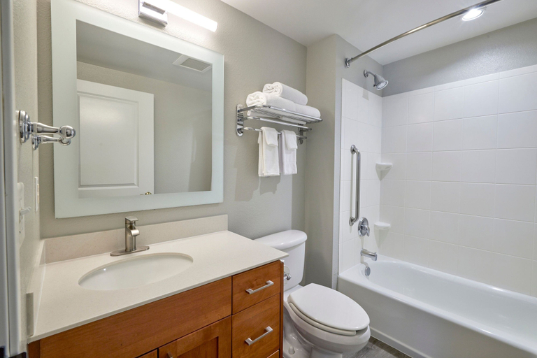 Bathroom 3, TownePlace Suites by Marriott Medford, Jackson