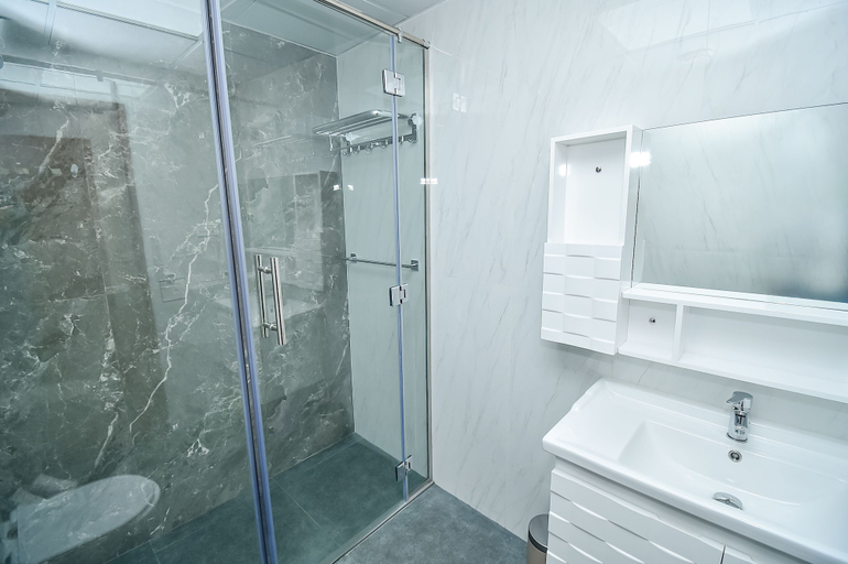 Bathroom, PRL Spacious studio with closed kitchen, Dubai