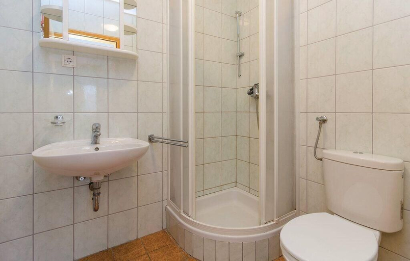 Bathroom 3, Apartments Ciovo, Okrug