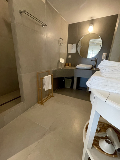 Bathroom 5, Speires, South Aegean