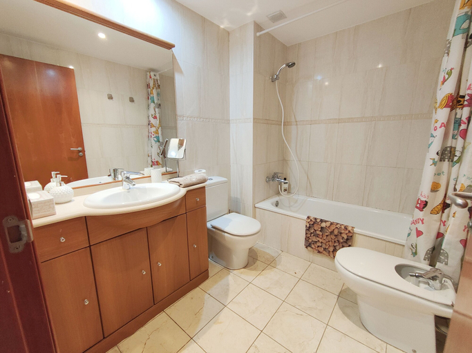 Bathroom 3, Agora Apartment, Lleida