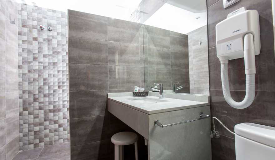 Bathroom 4, Hotel Olympia Ronda I, Valencia