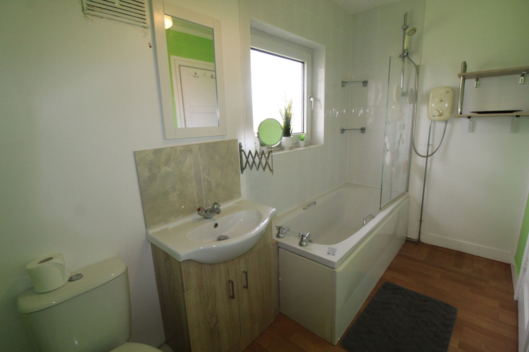 Bathroom 3, Raynald House, Sheffield