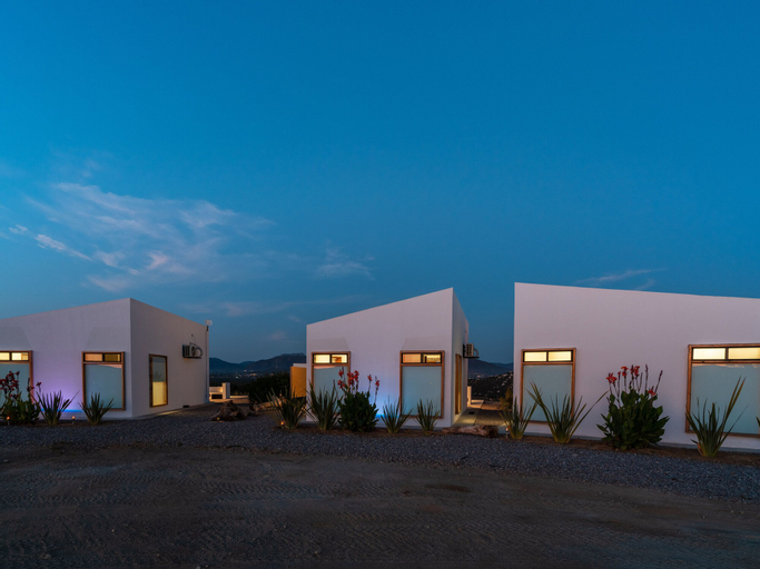 Exterior 14