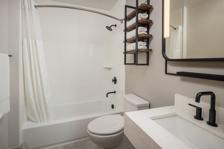 Bathroom 4, River Canyon Lodge, Grand