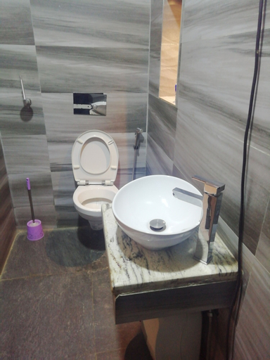 Bathroom 3, Hotel De Alommah, AbujaMun