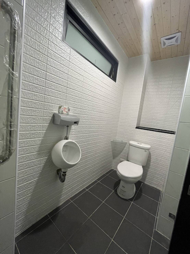 Bathroom 4, A BA LI BI Duck, Tainan