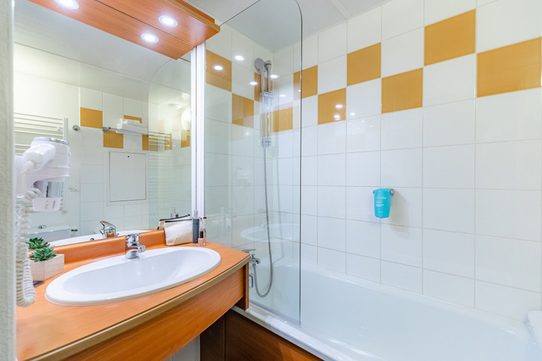 Bathroom 4, Appart’City Confort Lyon Gerland, Rhône