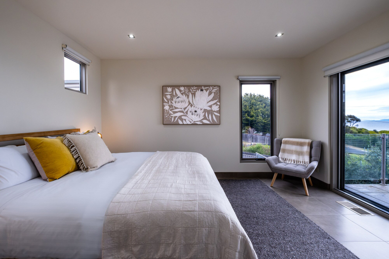 Bedroom 3, Oceaan 101 - Freycinet Holiday Houses, Glamorgan-Spring Bay