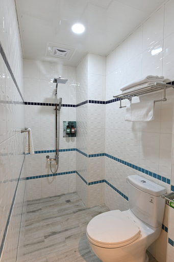 Bathroom 2, Xiang Hai Wan, Pingtung