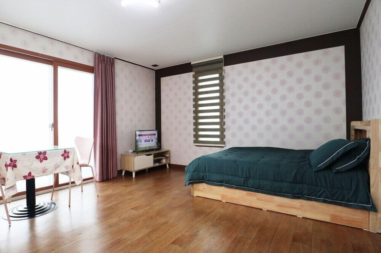 Bedroom 2, Damoa Pension, Pohang