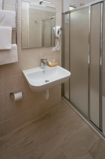 Bathroom 5, Hotel Anna, Livorno