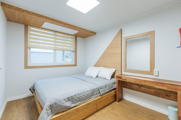 Bedroom 3, Heart Blue Road Town Pension, Yeongdeok