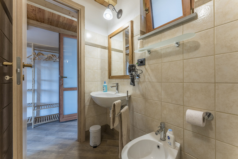 Bathroom 4, Casa Aurora in Genova, Genova