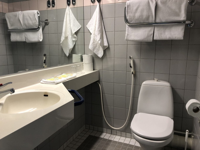 Bathroom 4, West Side Hotel, Finland Proper