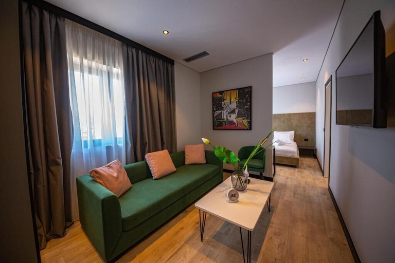 Others 5, Apart-Hotel Lili2, Sarandës