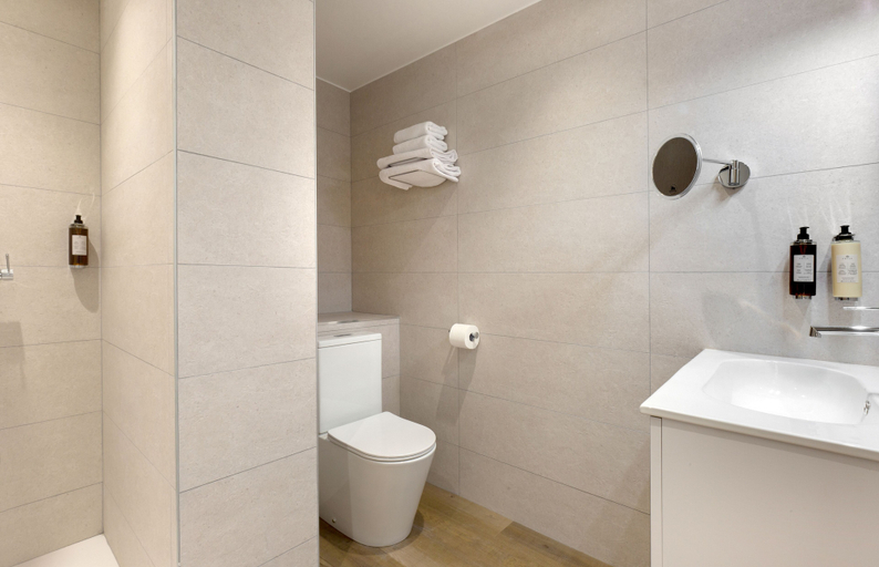 Bathroom 3, Les Appartements de Collioure, Pyrénées-Orientales