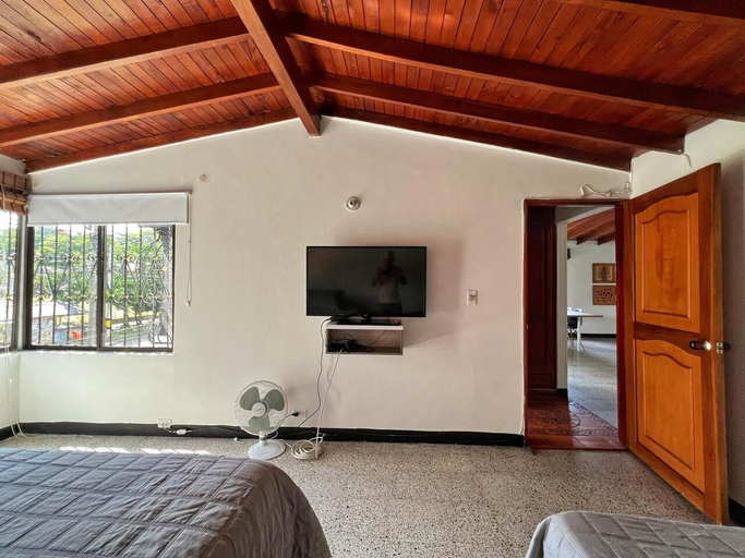 Others 4, Casa Malibu, Medellín