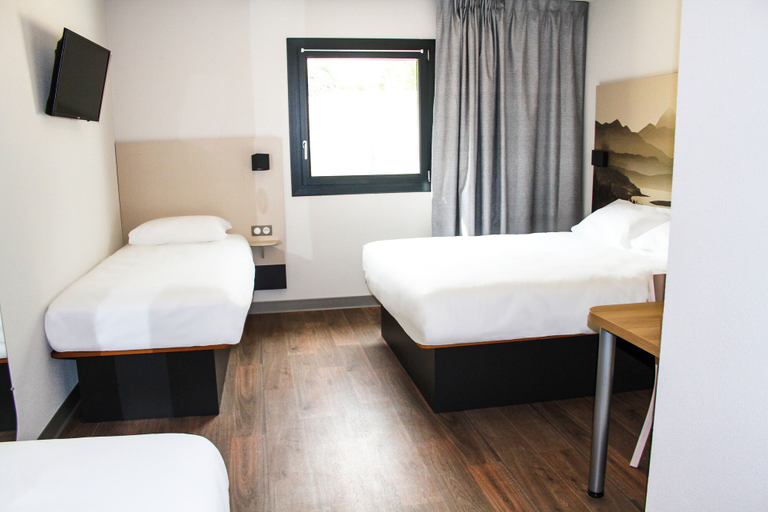 Bedroom 3, B&B HOTEL Aix-Les-Bains, Savoie