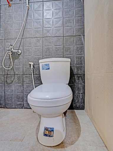 Bathroom, OYO 90943 Mochi 88 Homestay, Probolinggo