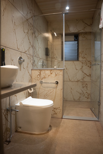 Bathroom 3, Girivihar Holiday club - Pure Veg, Pune