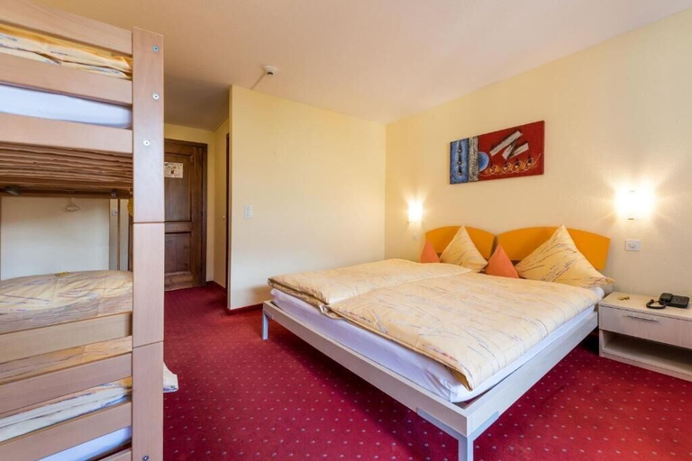 Bedroom 3, Hotel Alex, Leuk