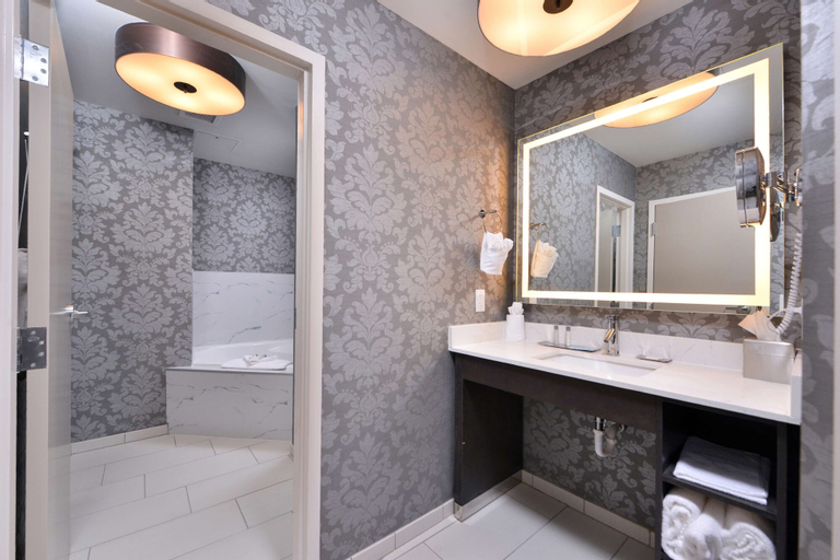 Bathroom 10